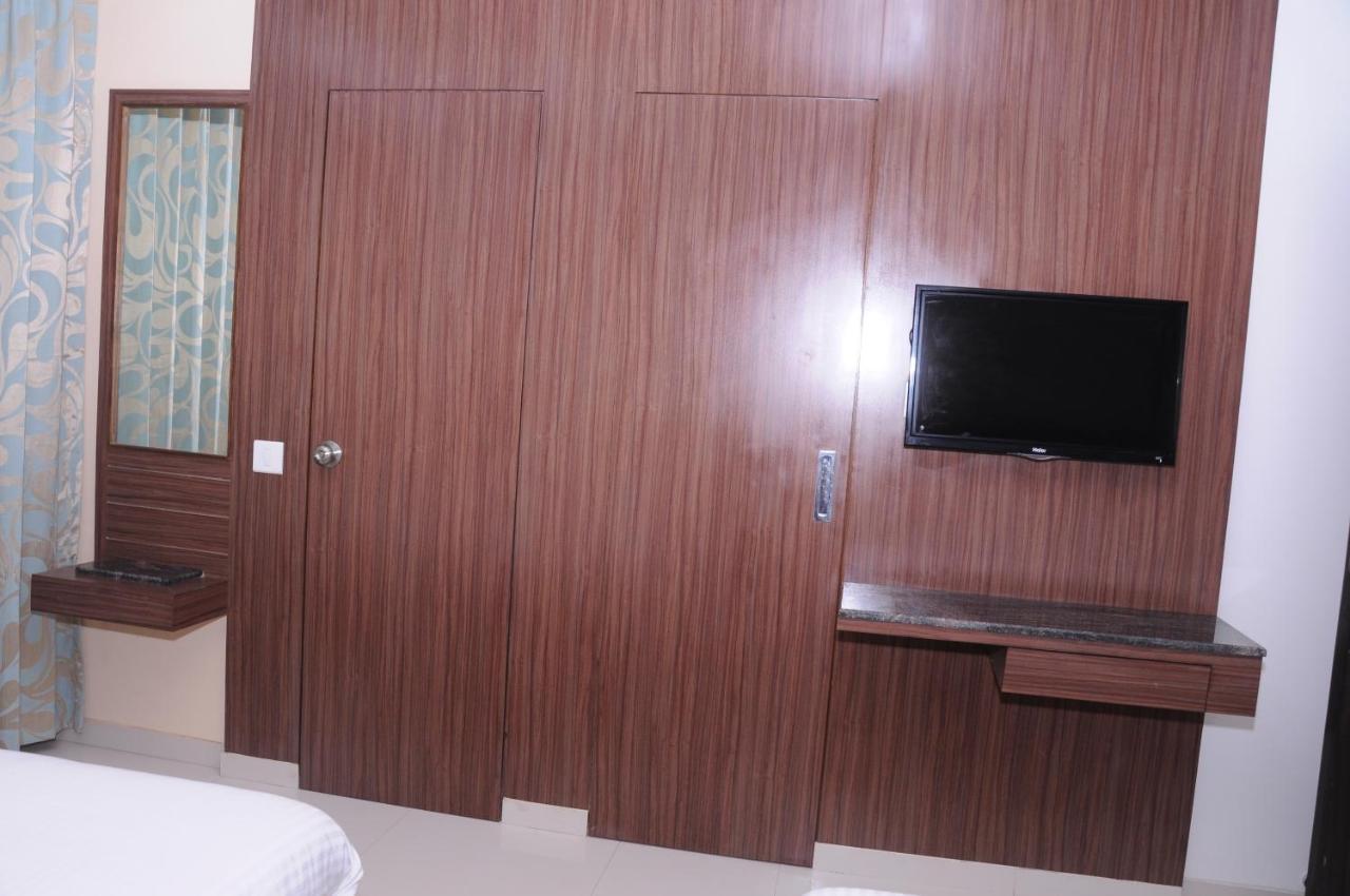Hotel City Heart Shirdi Værelse billede