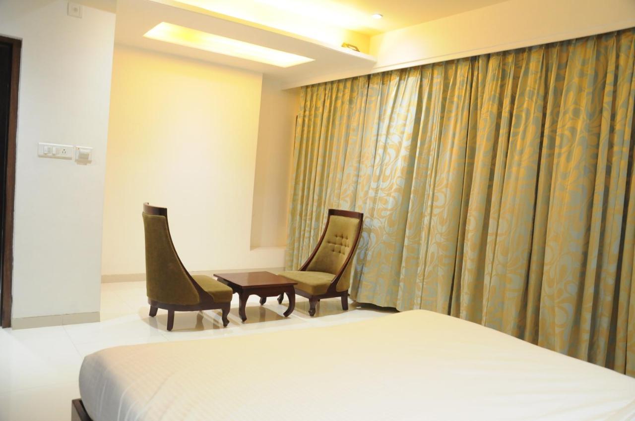 Hotel City Heart Shirdi Værelse billede
