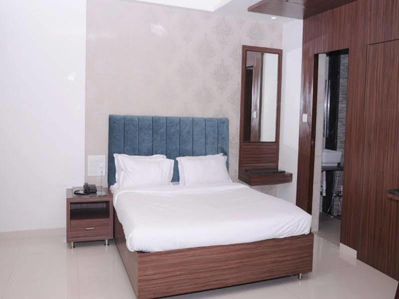 Hotel City Heart Shirdi Eksteriør billede